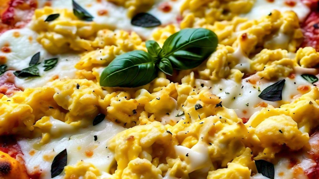 Cheesy Egg Pizza