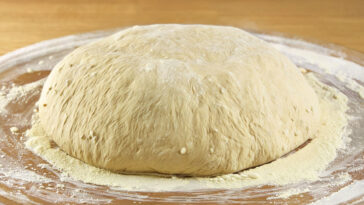 pizza dough with semolina flour: